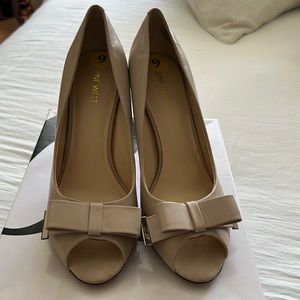 Beautiful beige/tan Nine West genuine leather 4 inch heels